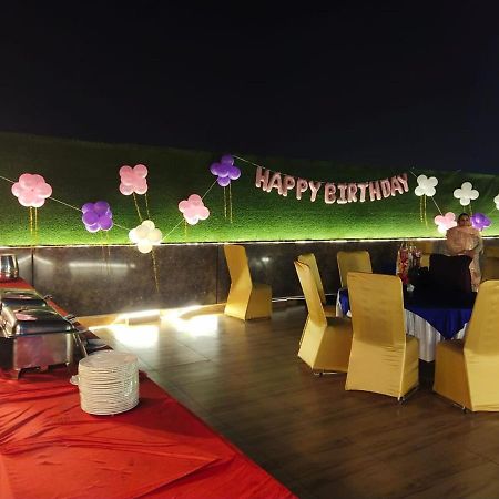 Airport Hotel Bollywood Paradise Нью-Дели Экстерьер фото