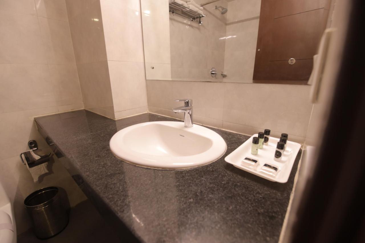 Airport Hotel Bollywood Paradise Нью-Дели Экстерьер фото
