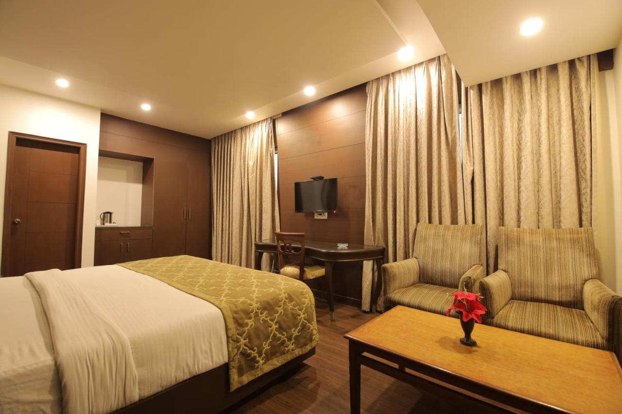 Airport Hotel Bollywood Paradise Нью-Дели Экстерьер фото
