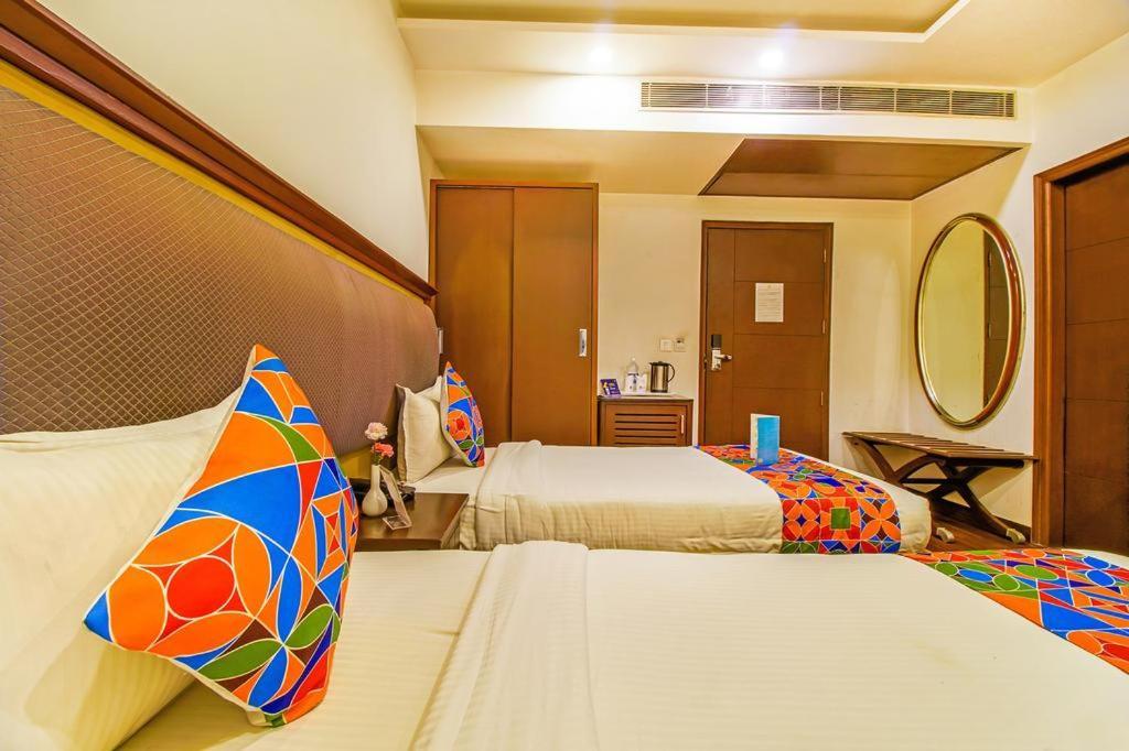 Airport Hotel Bollywood Paradise Нью-Дели Экстерьер фото