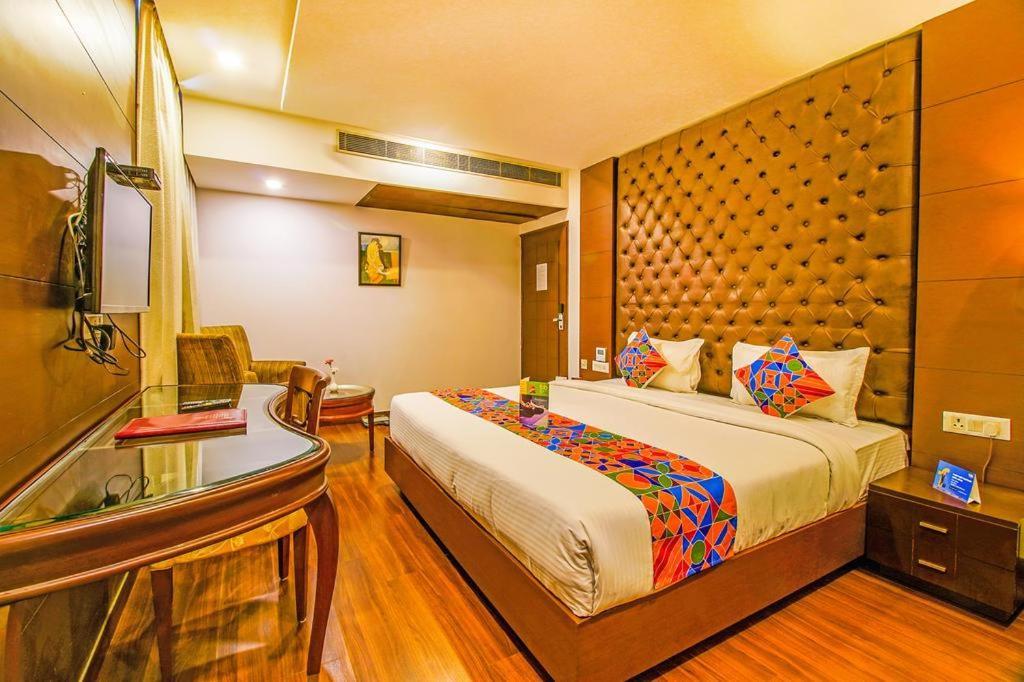 Airport Hotel Bollywood Paradise Нью-Дели Экстерьер фото