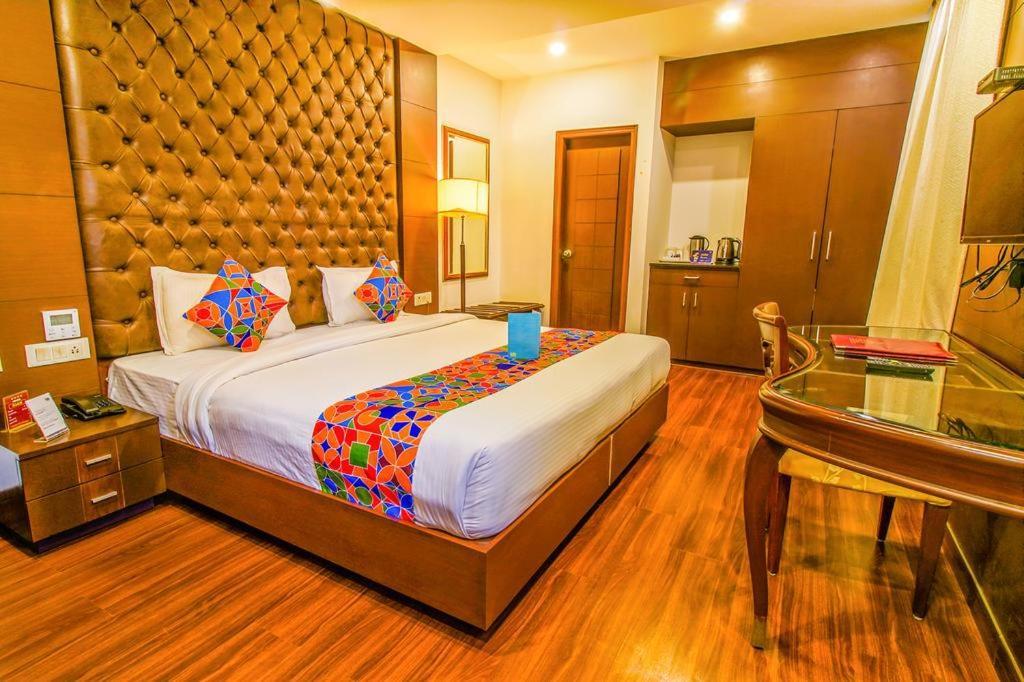 Airport Hotel Bollywood Paradise Нью-Дели Экстерьер фото